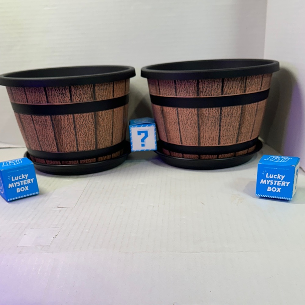 Elegant Black and Brown Barrel Planter Set